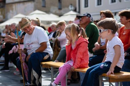 S soncem obsijan drugi festivalski dan 50. Dnevov narodnih noš in oblačilne dediščine v Kamniku (65)